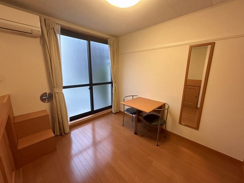 レオパレスクレイン 居間