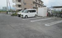 レオパレスローズメロー 駐車場