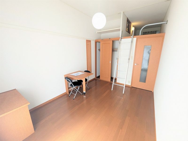 レオパレスレジデンス城ヶ崎 居間