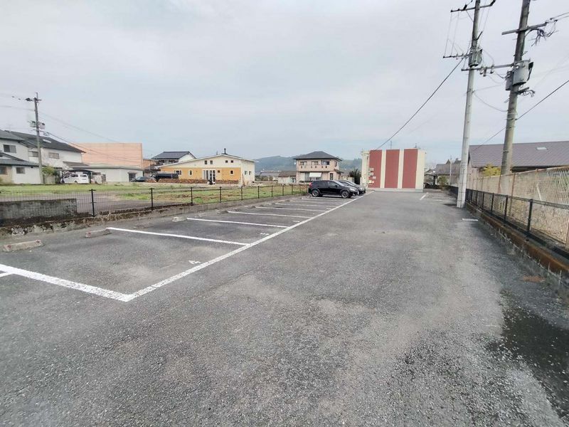 レオネクストヴェルデュール 駐車場