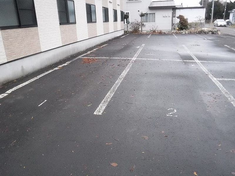 レオパレスアークスＥＮＩＷＡ 駐車場