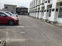 レオパレスミレニアムＫＲ 駐車場