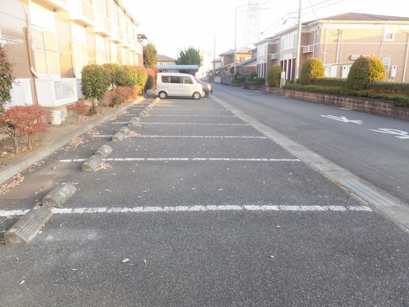 レオパレス明日香 駐車場