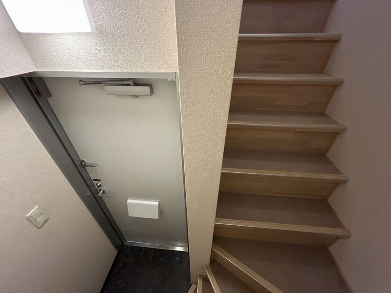 レオネクストレプロットⅢ 玄関