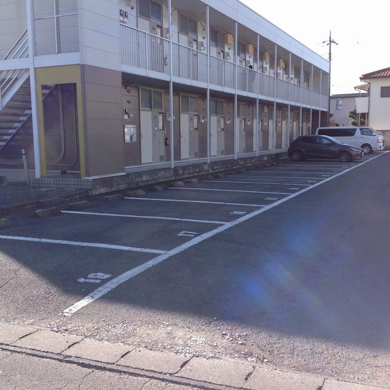 レオパレスクォーレ 駐車場