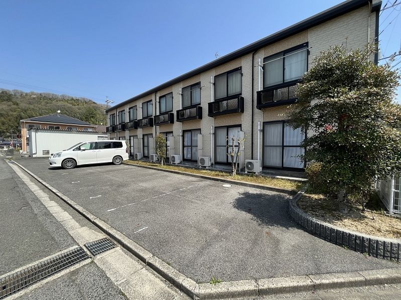 レオパレス花森 駐車場