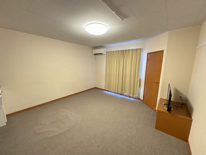 レオパレスＫＯＭＯＴＯ足利 居間