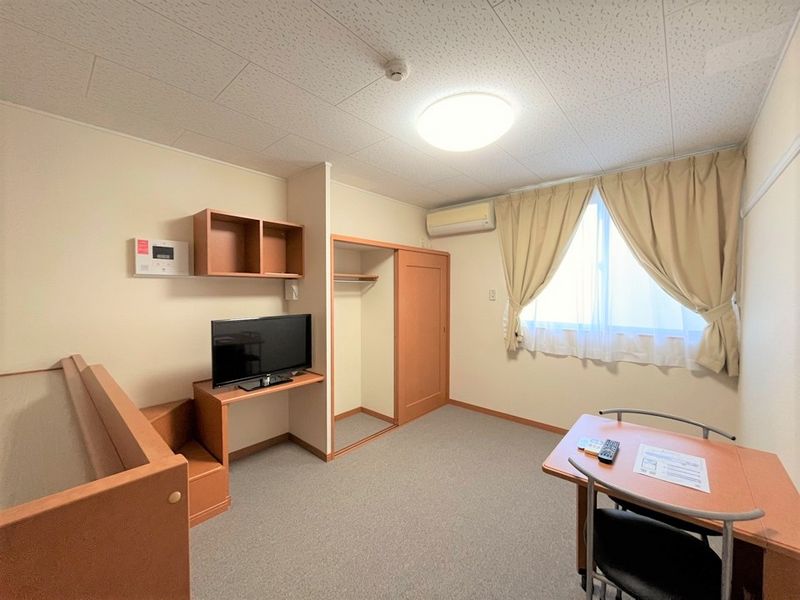 レオパレス上赤砂 居間
