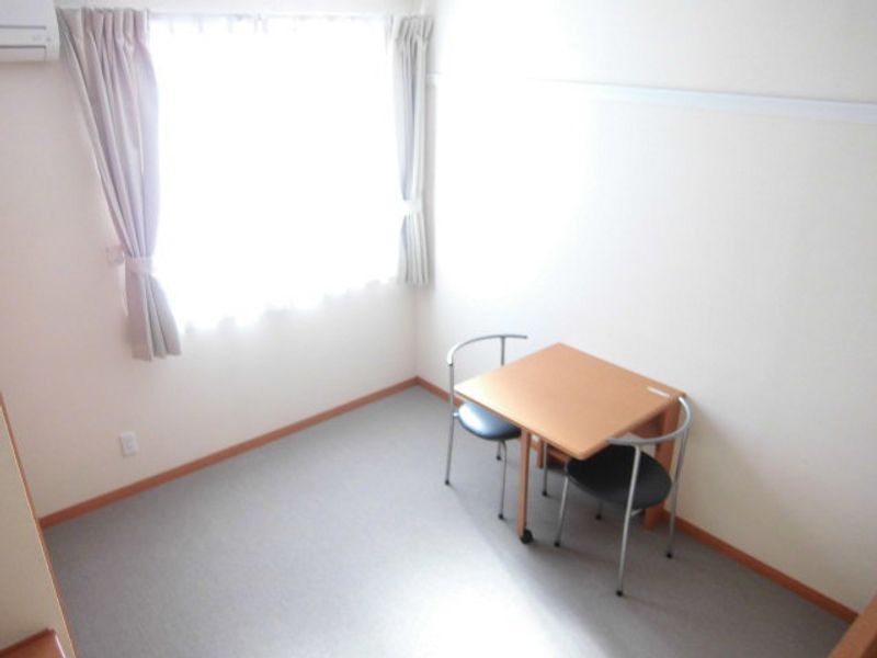 レオパレスバンブー 居間