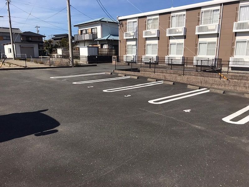 レオパレスコスモス 駐車場