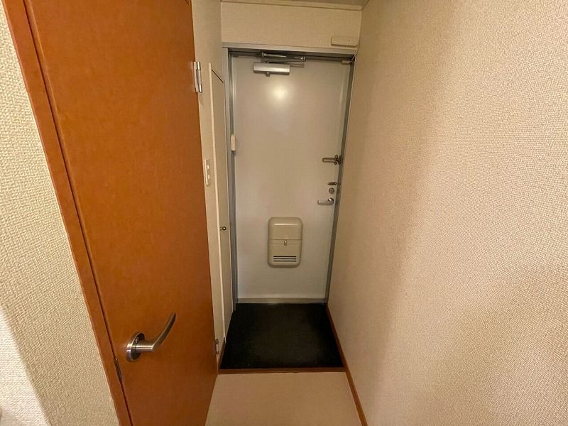 レオパレスウトナイ 玄関