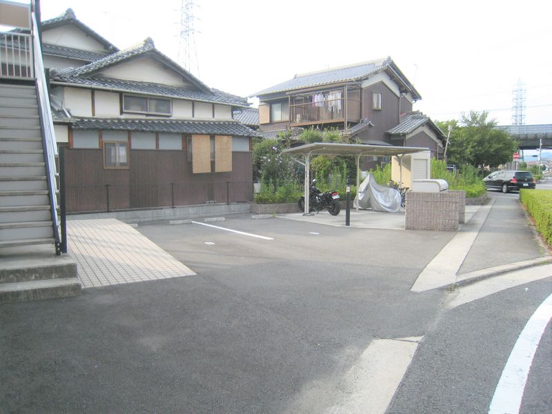 レオパレスかぐや 駐車場