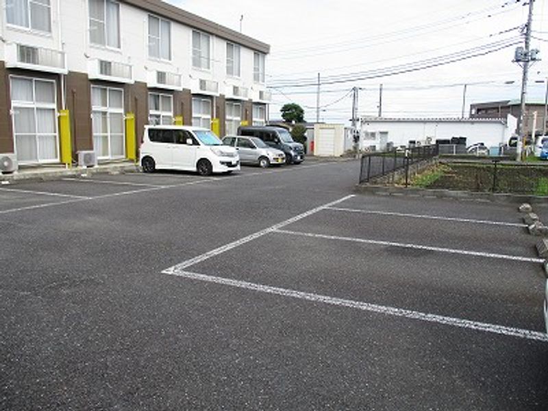 レオパレスＡＣＣＥＮＴＩ 駐車場