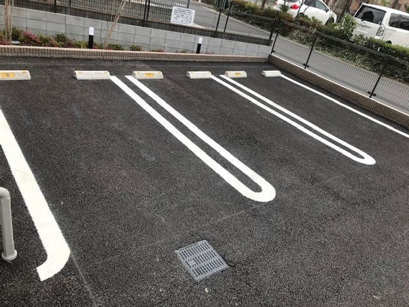 クレイノウィステリア 駐車場
