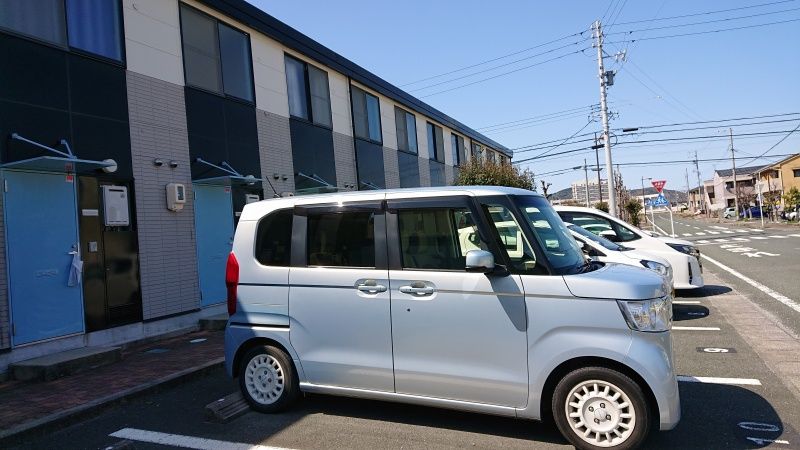 レオパレス赤石 駐車場