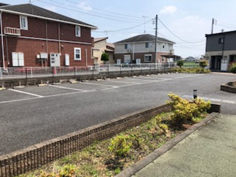 レオパレスプレミールＡ 駐車場