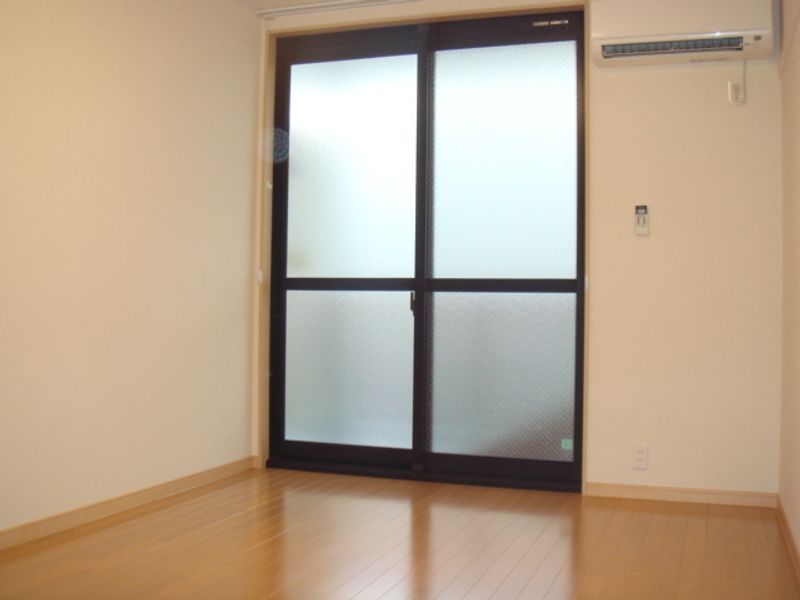 レオパレス葵 居間