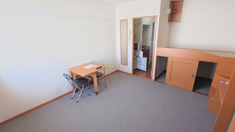 レオパレスこだま 居間
