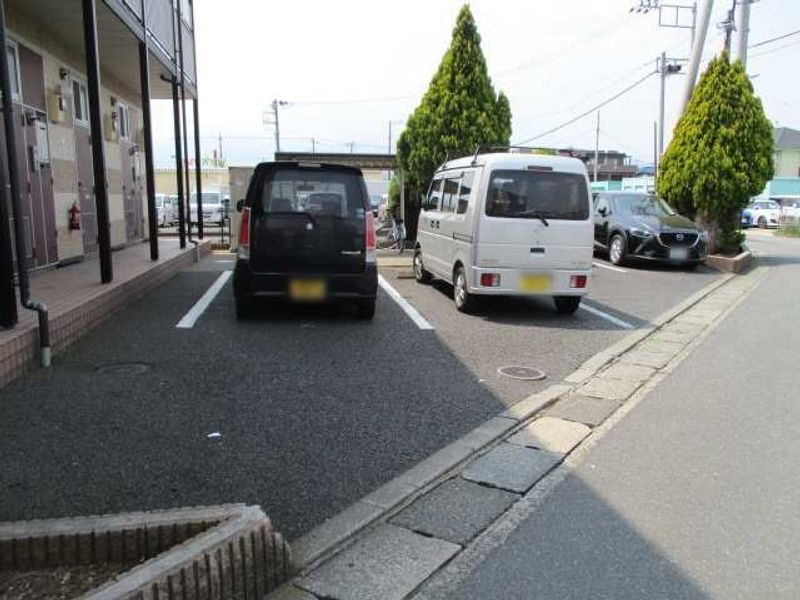 レオパレスＭ 駐車場
