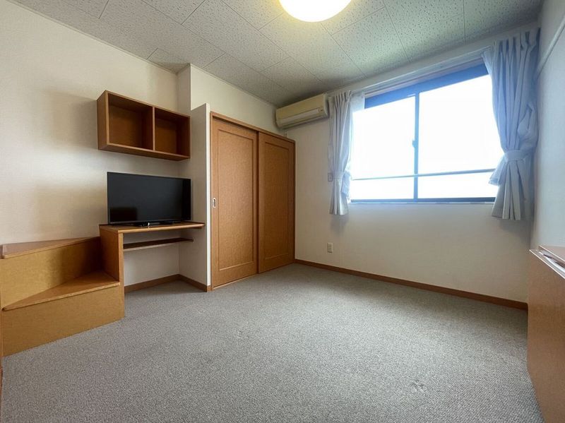 レオパレス彦根 居間