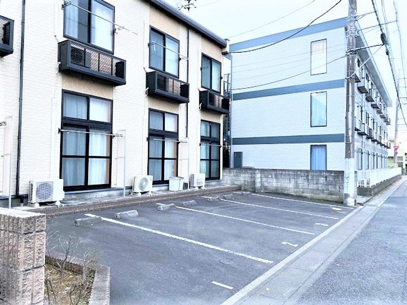 レオパレスシャルマン北越谷Ⅵ 駐車場