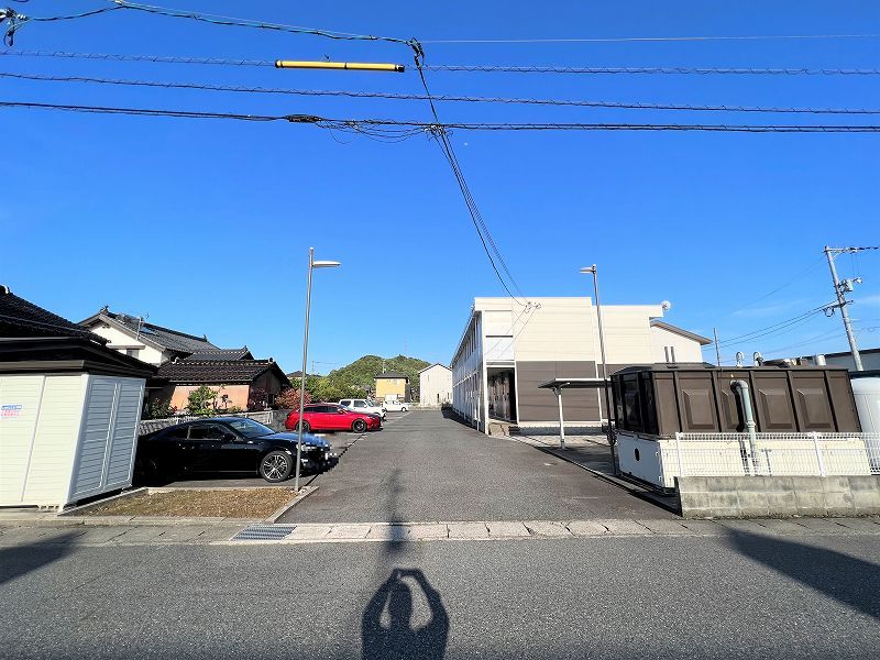レオパレス瑞穂 駐車場