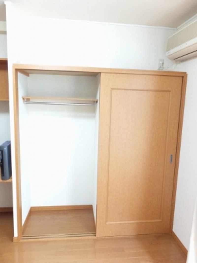 レオパレスディアマンテ 収納
