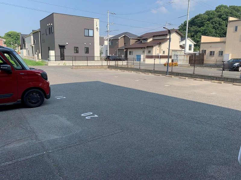 レオパレスウエル 駐車場