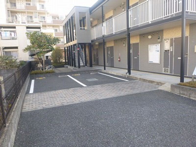 レオパレスヒロ 駐車場