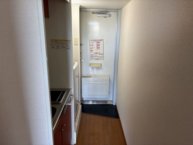 レオパレスパストラル 玄関