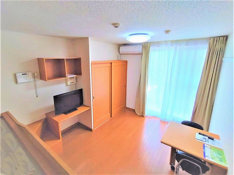 レオパレス山下 居間