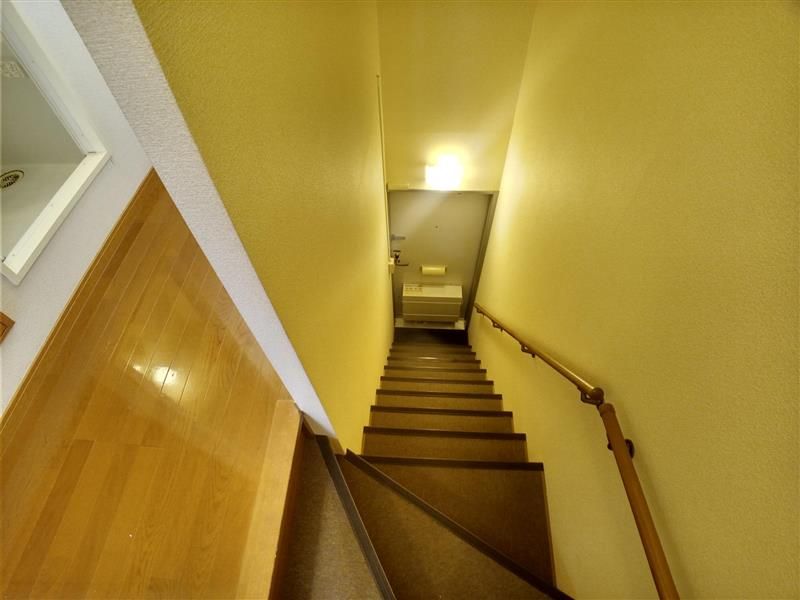 レオパレスメゾン津高 玄関