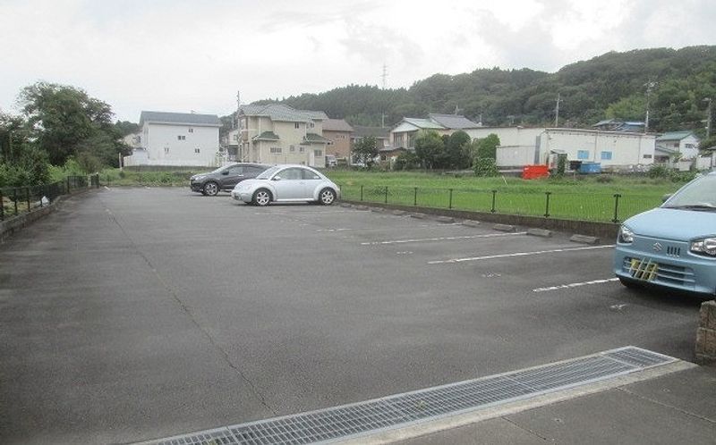 レオパレスセスト 駐車場