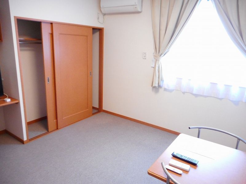 レオパレス綬草 居間