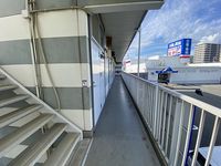 レオパレスカトレア 玄関