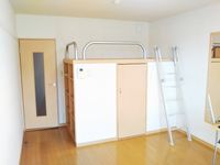 レオパレスみらい平 居間