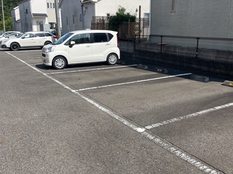 レオパレス大平ＫⅠ 駐車場