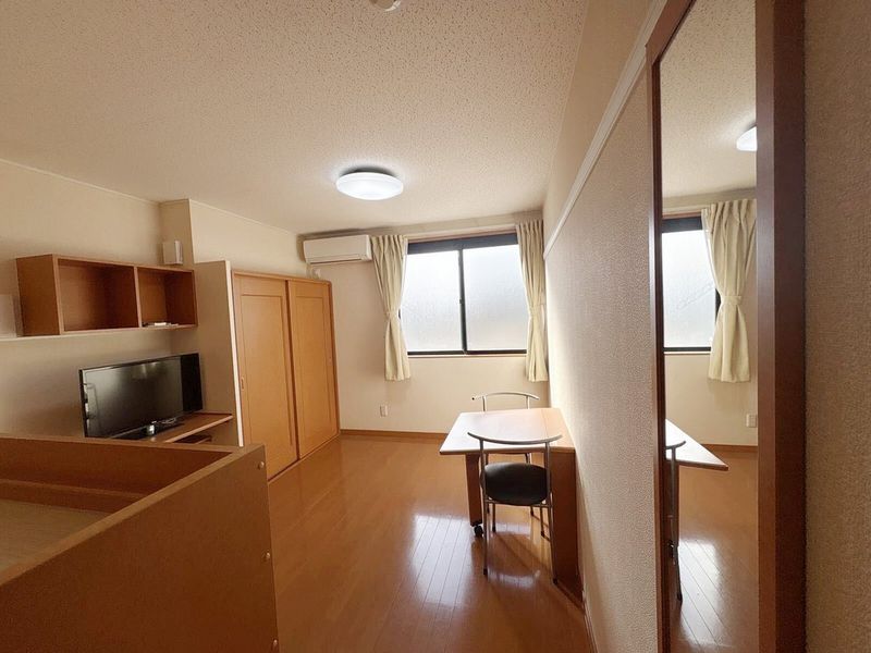 レオパレスルクソール 居間