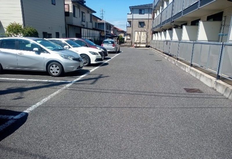 レオパレスコスモス 駐車場