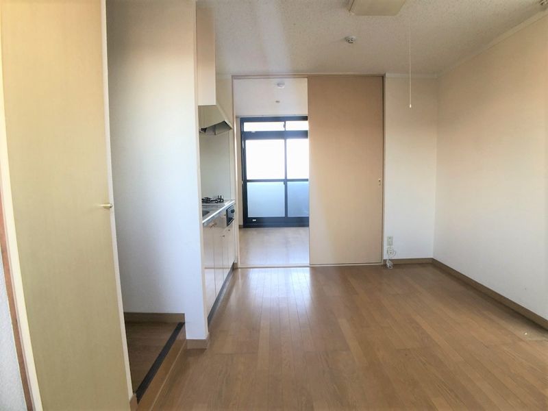 レオパレス新富士 居間