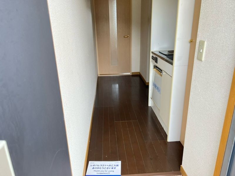 レオパレス向田 玄関