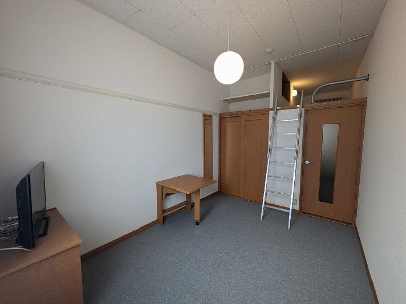 レオパレスフォンターナ 居間