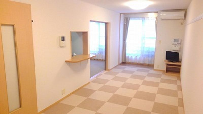 レオパレスアイコート川南 居間