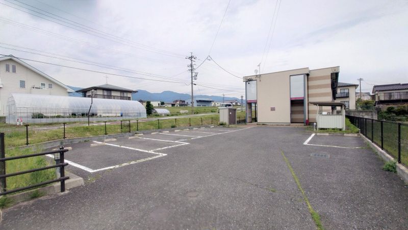 レオパレスＷＡＫＡ 駐車場