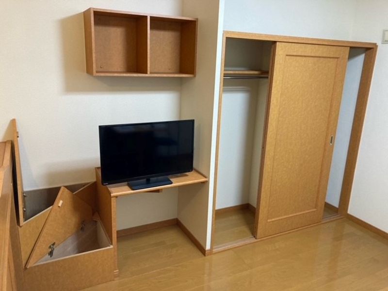 レオパレステツ壱番館 収納