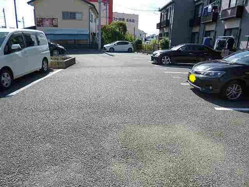 レオパレスＣＲＣ築地 駐車場