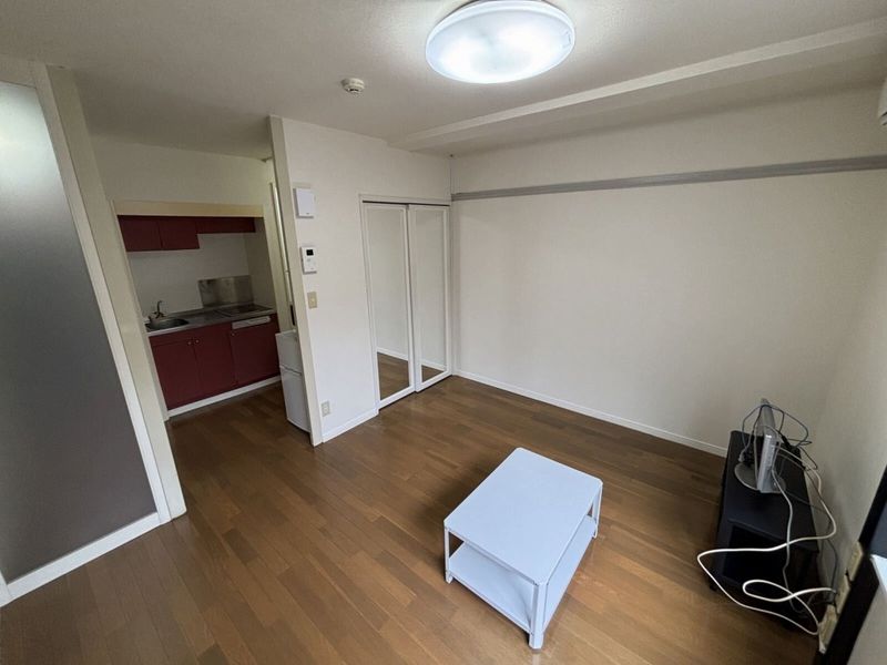 レオパレスクレールアビコ 居間