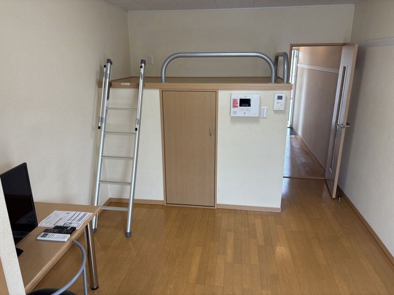 レオパレスおおどり 居間