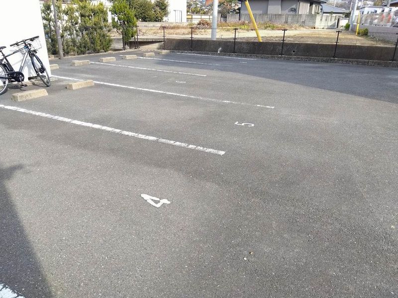 レオパレス松原Ａ 駐車場