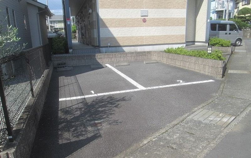 レオパレスストリーム 駐車場